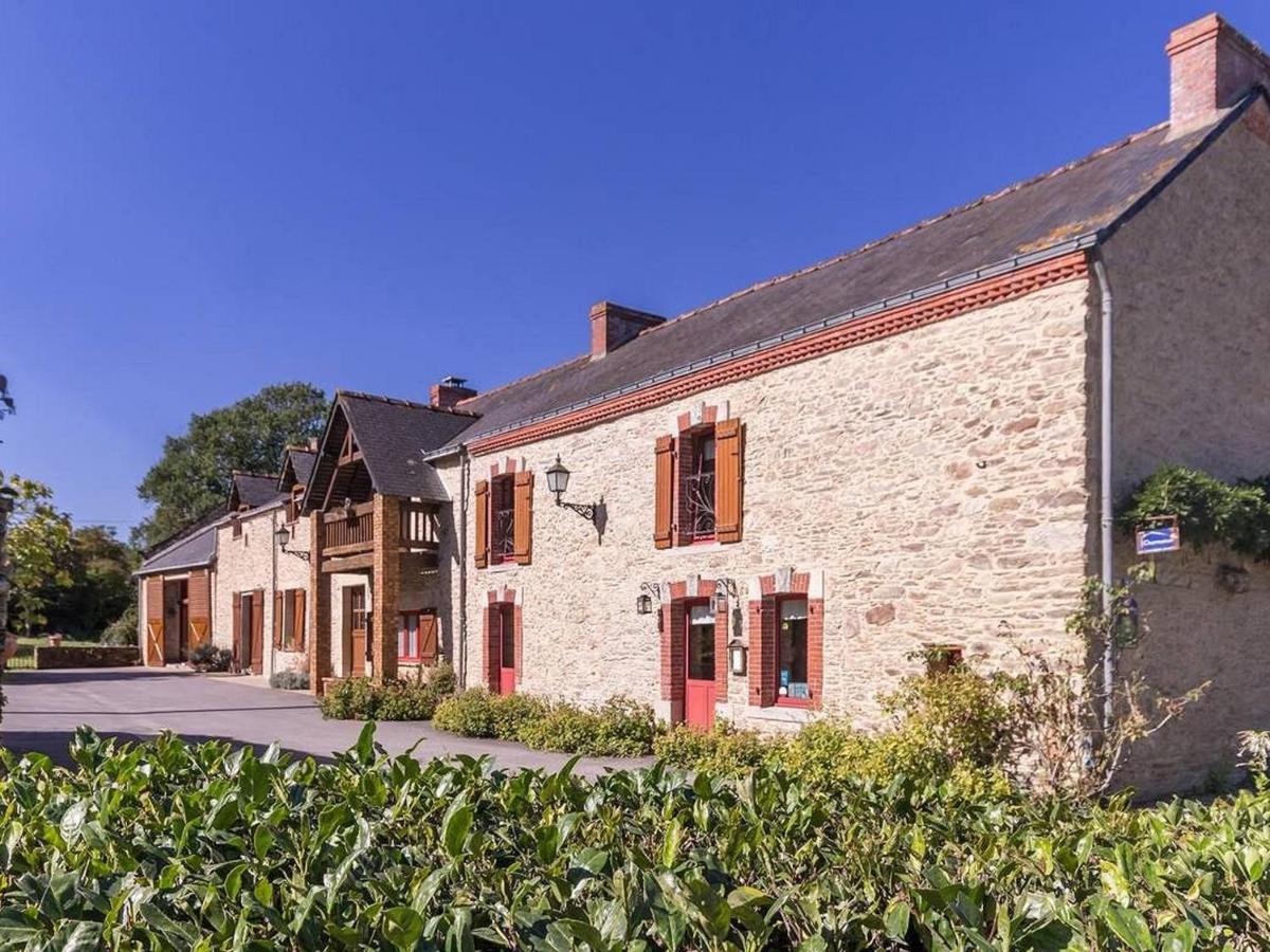 Chambre Rustique Avec Lit King-Size, Cheminee, Petit-Dejeuner Et Equipements Pour Enfants A Bouvron - Fr-1-306-1249 Bed & Breakfast Luaran gambar